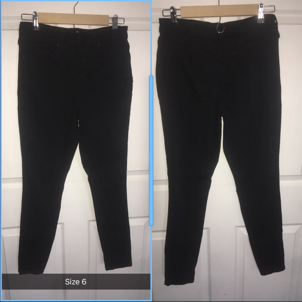 Universal Thread High Rise Skinny Size 6